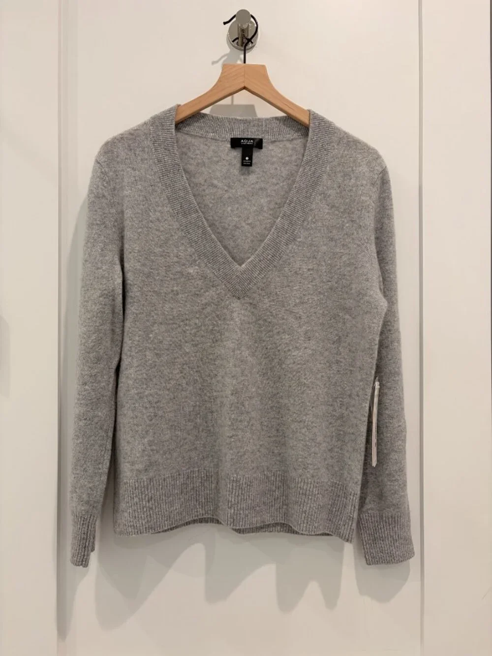 Bloomingdale's Aqua Cashmere Light Grey V Neck Sweater - NWT
